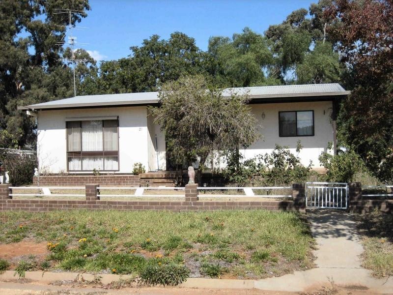 21 Young Street, Oaklands NSW 2646