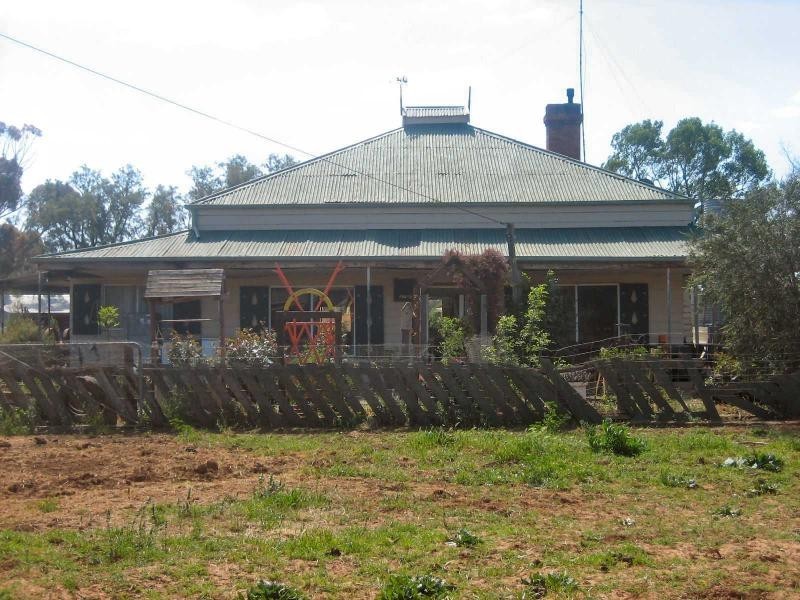 677 Oaklands Road, Berrigan NSW 2712