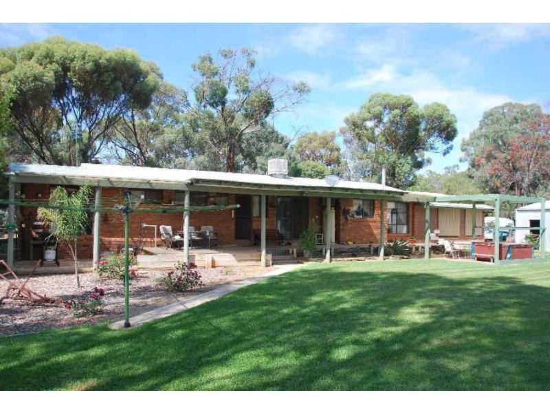 4216 Murray Valley Highway, Yarroweyah VIC 3644