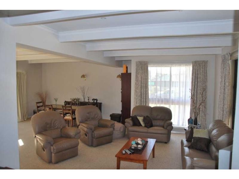 74 Collie Street, Barooga NSW 3644