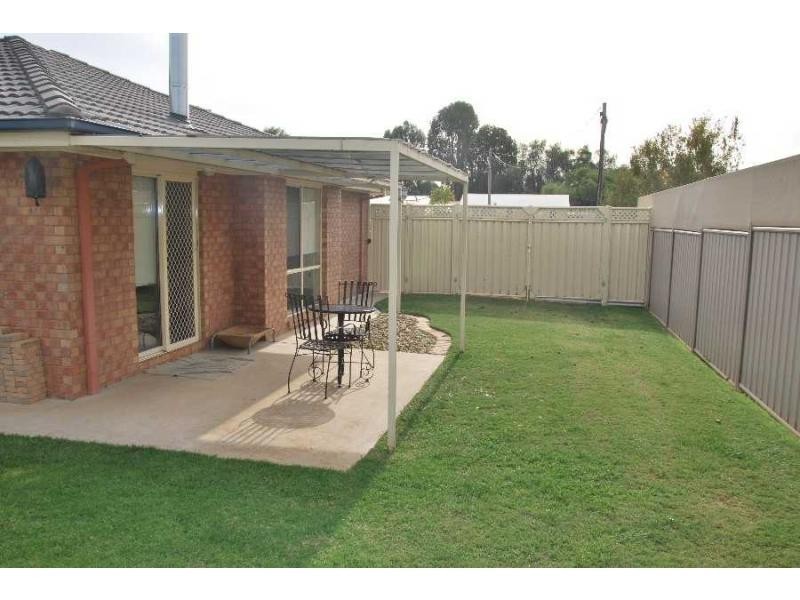 11 Hay Street, Barooga NSW 3644