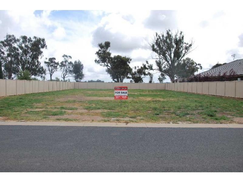 26 Nugget Fuller Drive, Tocumwal NSW 2714
