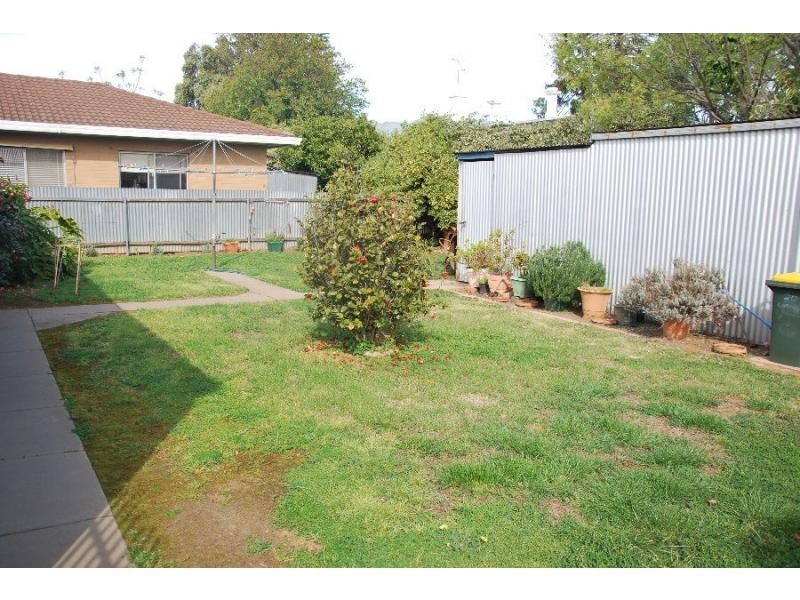 20 Lisfarron Avenue, Cobram VIC 3644