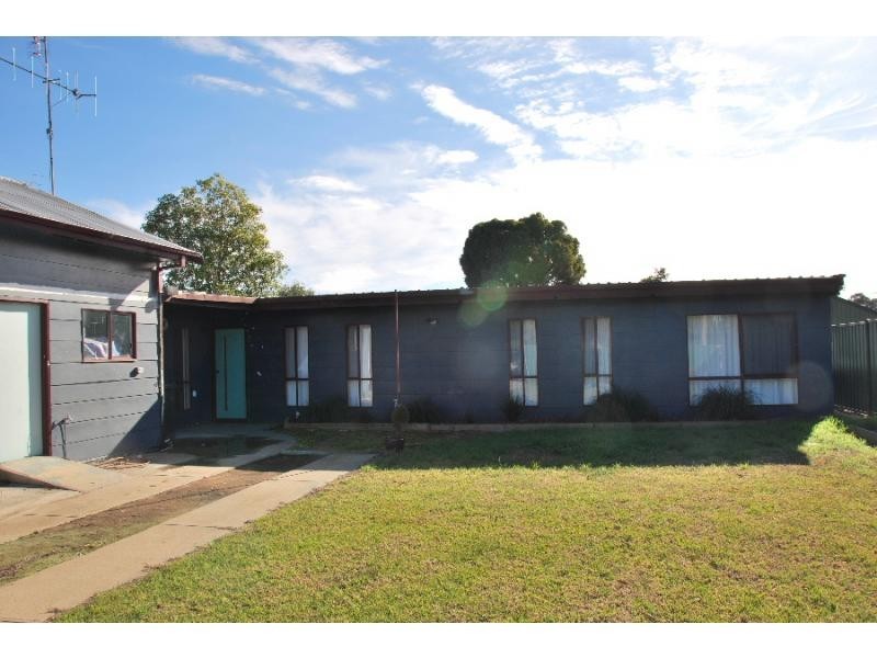 74 Hennessey Street, Tocumwal NSW 2714