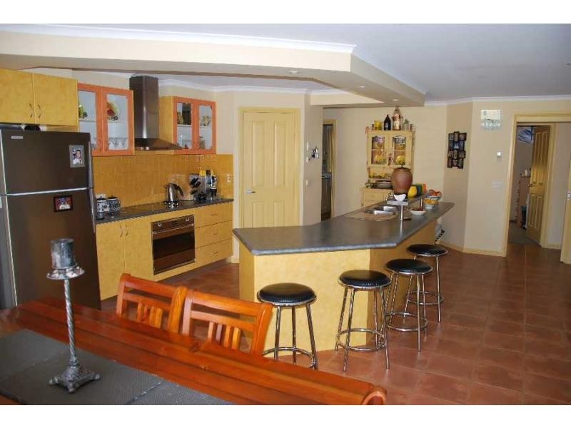 6 Moorepark Court, Cobram VIC 3644