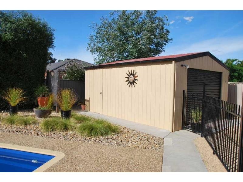 6 Moorepark Court, Cobram VIC 3644