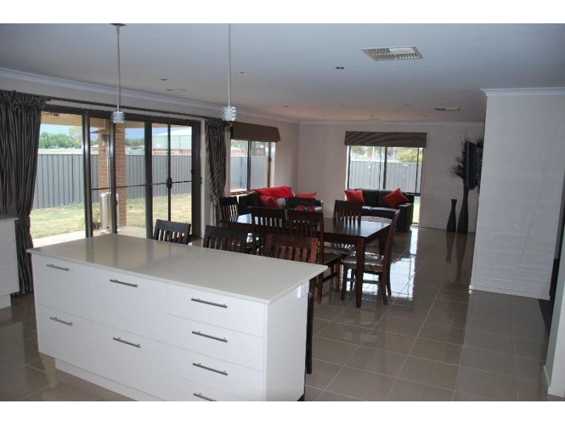 12 Dudley Park Lane, Cobram VIC 3644