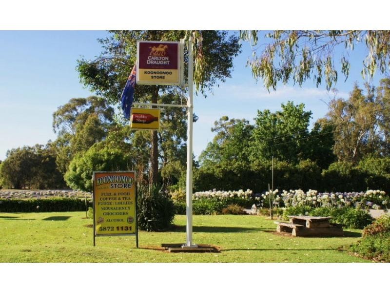 1043 Goulburn Valley Highway, Koonoomoo VIC 3644