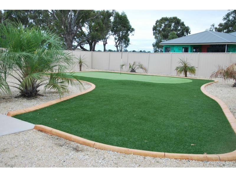 22 Nugget Fuller Drive, Tocumwal NSW 2714