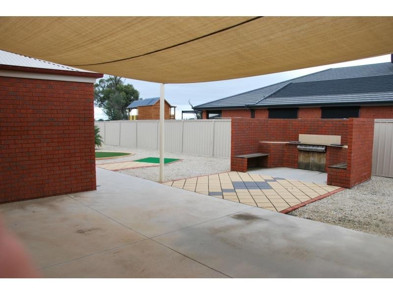 22 Nugget Fuller Drive, Tocumwal NSW 2714