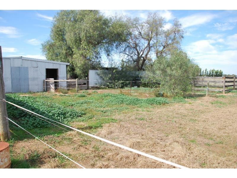 8 Ross Road, Katamatite VIC 3649