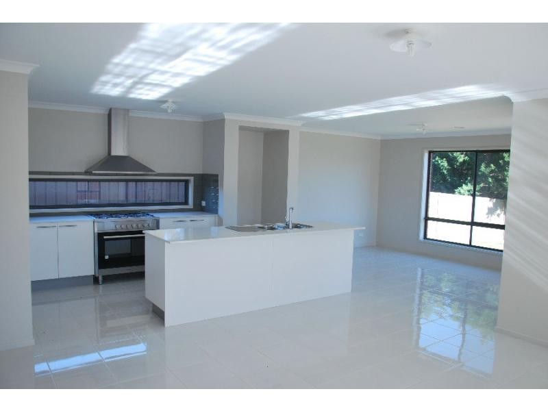 4 Mavis Steward Drive, Barooga NSW 3644