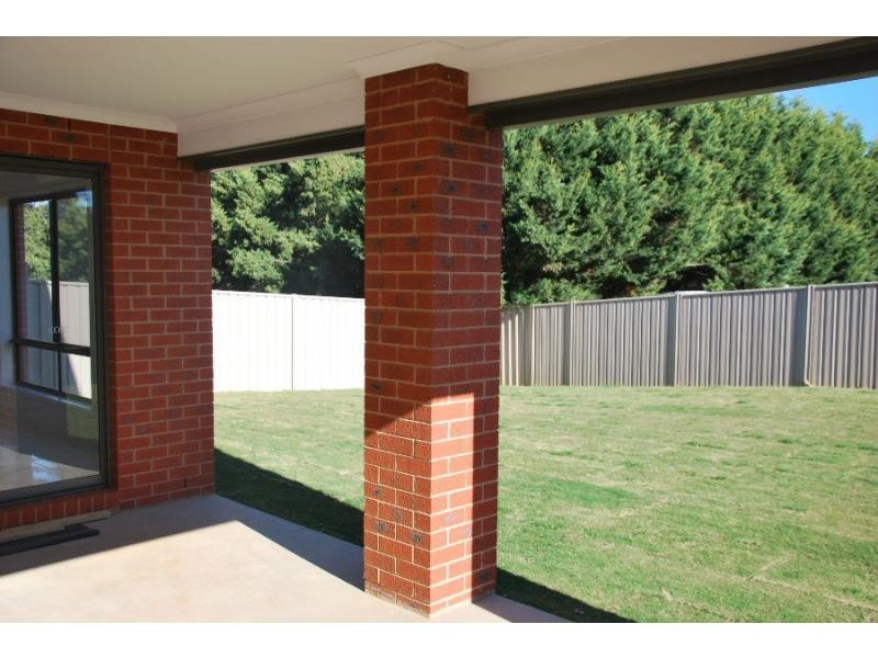 4 Mavis Steward Drive, Barooga NSW 3644