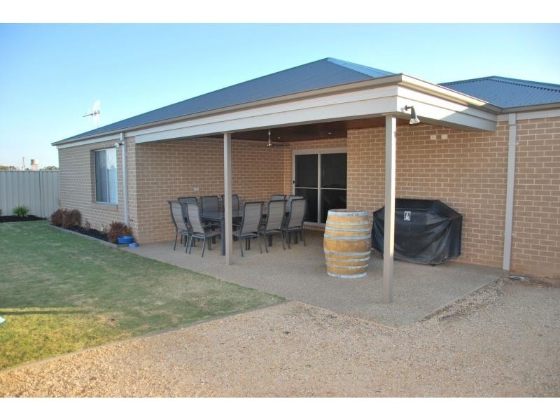 3 Young Street, Cobram VIC 3644
