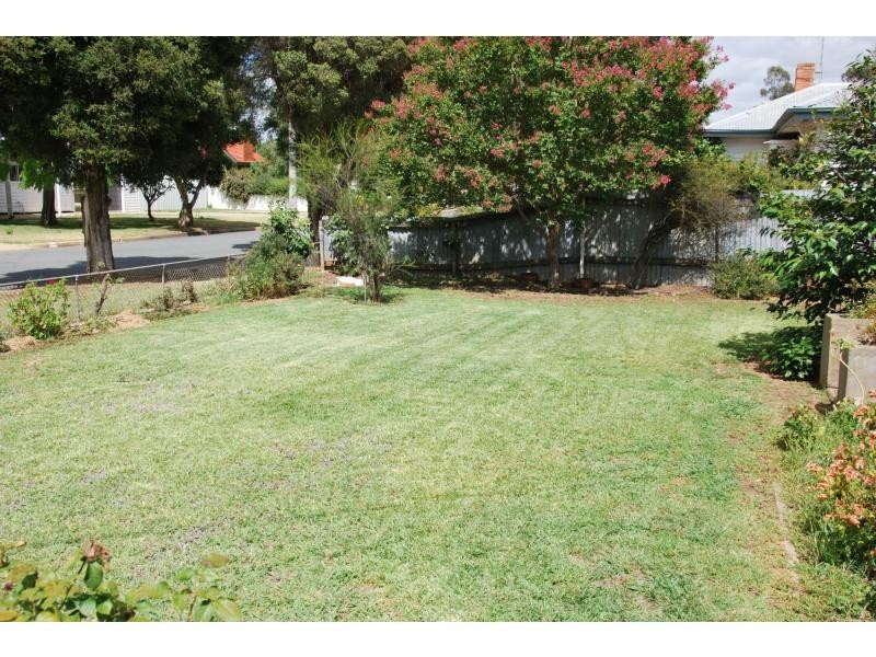 19 Lisfarron Avenue, Cobram VIC 3644