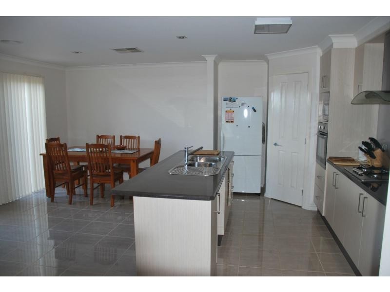 13 Rivertown Grove, Cobram VIC 3644