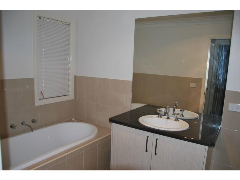 13 Rivertown Grove, Cobram VIC 3644