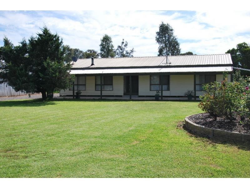 8 Ross Road, Katamatite VIC 3649