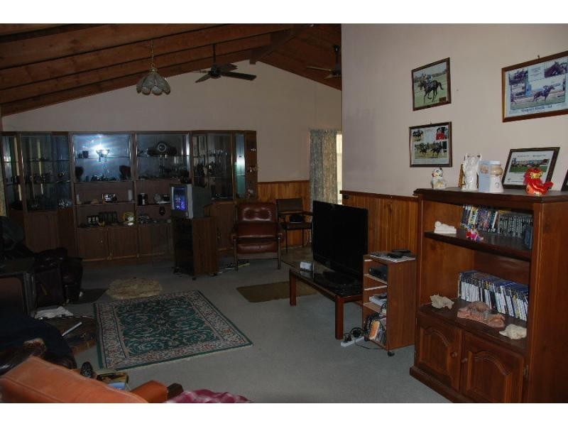 8 Ross Road, Katamatite VIC 3649