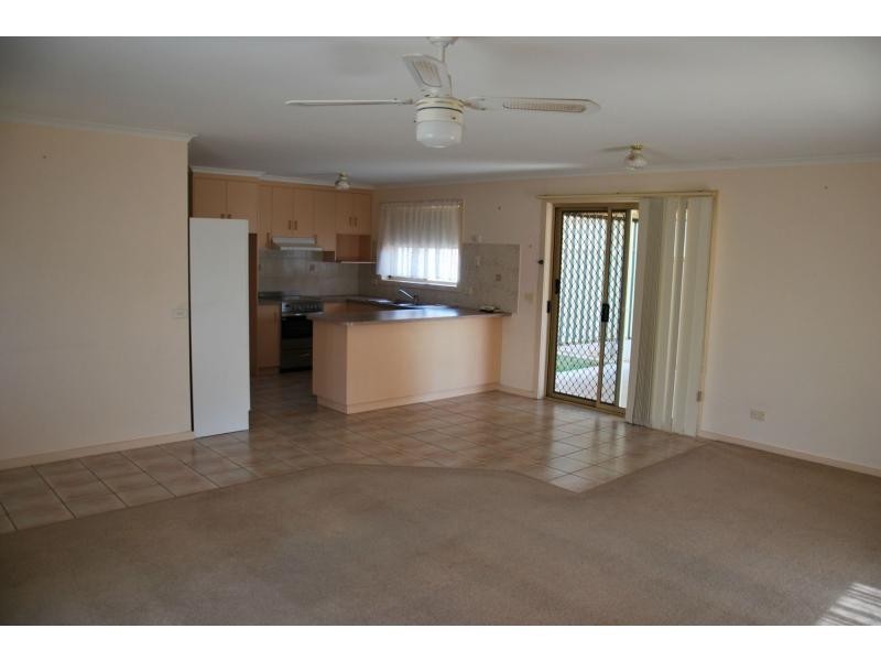 Unit 1/5 Apricot Circuit, Cobram VIC 3644