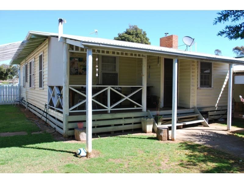 22 Charles Street, Cobram VIC 3644