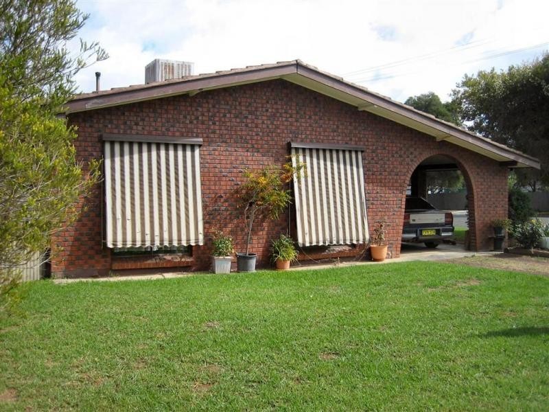 25 Cobram Street, Berrigan NSW 2712