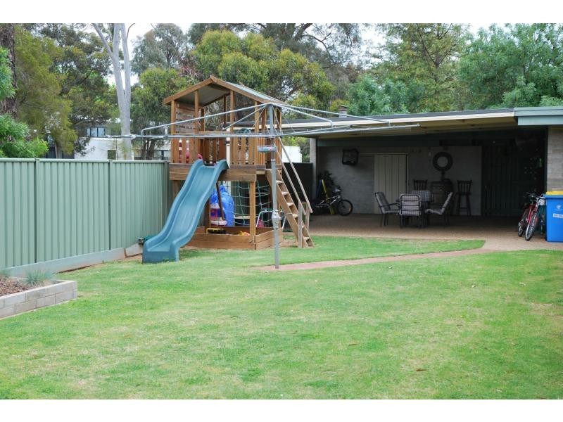 16 Toms Drive, Cobram VIC 3644