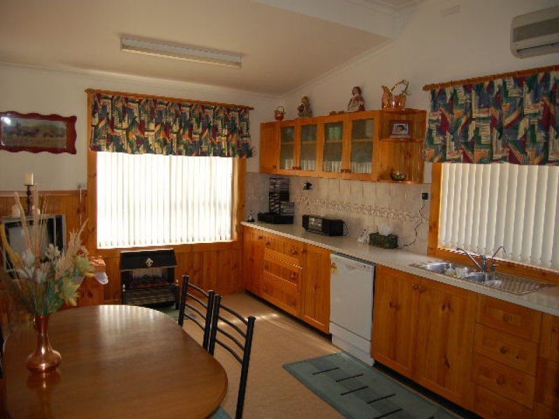 17 Moore Street, Katamatite VIC 3649