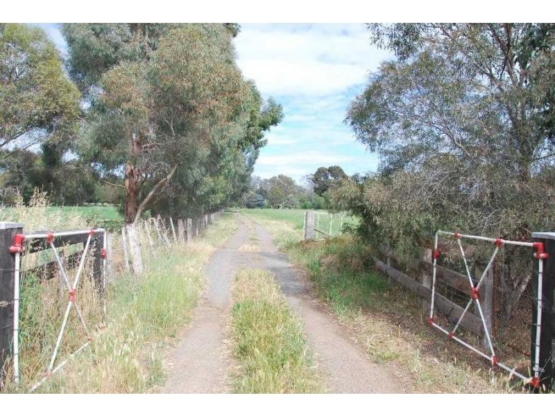 6989 Goulburn Valley Highway, Koonoomoo VIC 3644