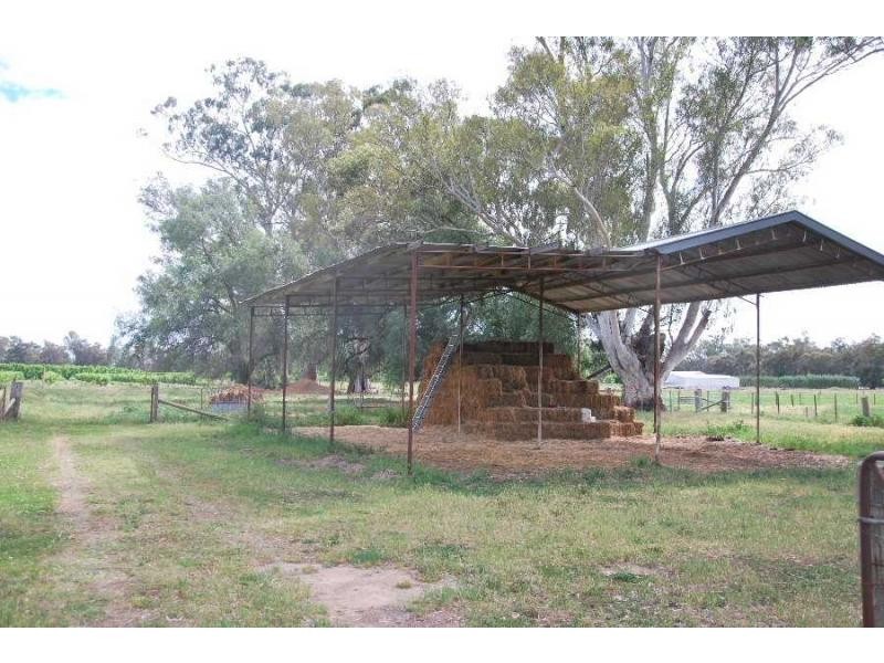 6989 Goulburn Valley Highway, Koonoomoo VIC 3644