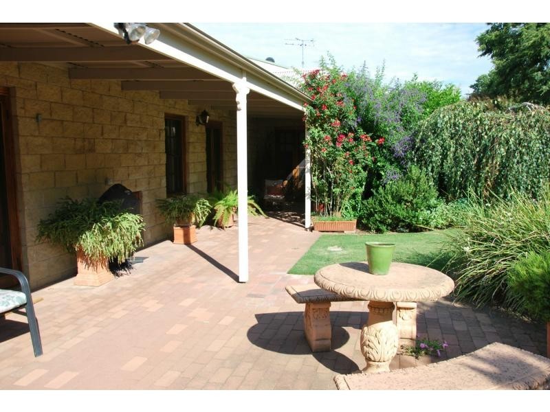 20 Burke Court, Cobram VIC 3644
