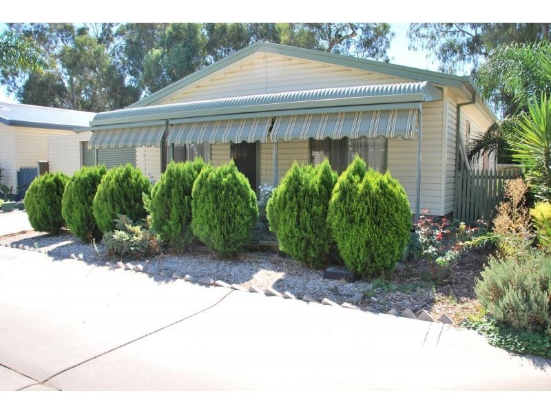 32 Oasis Drive, Oasis Village, Cobram VIC 3644