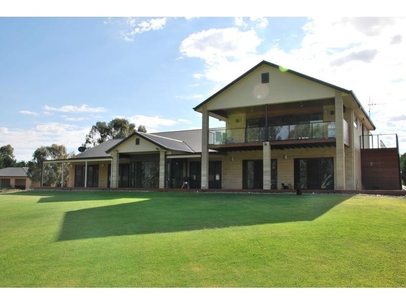 106 Quicks Road, Barooga NSW 3644