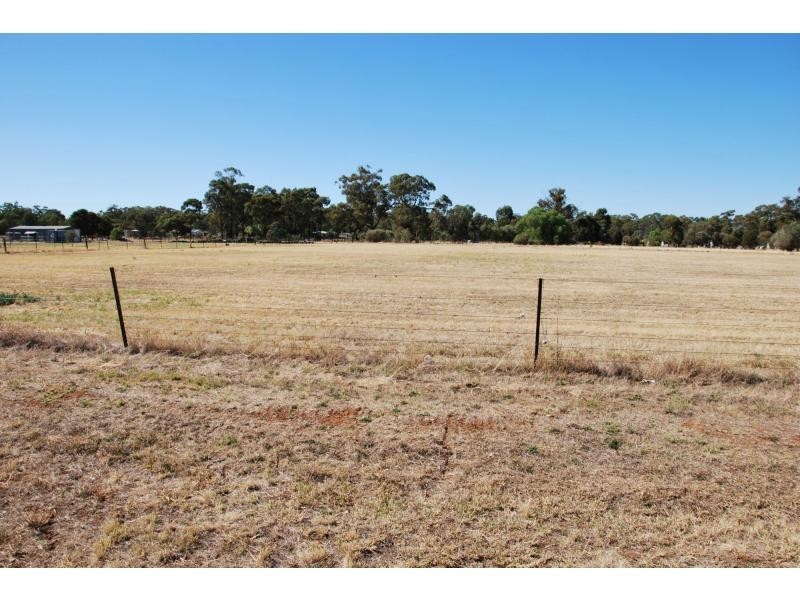 22 – 32 Hotchin Street, Katamatite VIC 3649