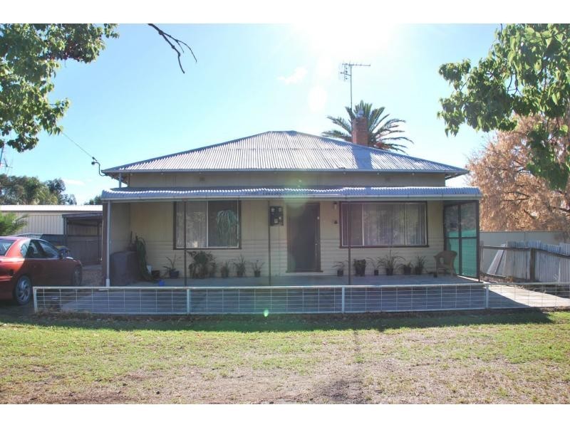 35 Anzac Avenue, Tocumwal NSW 2714