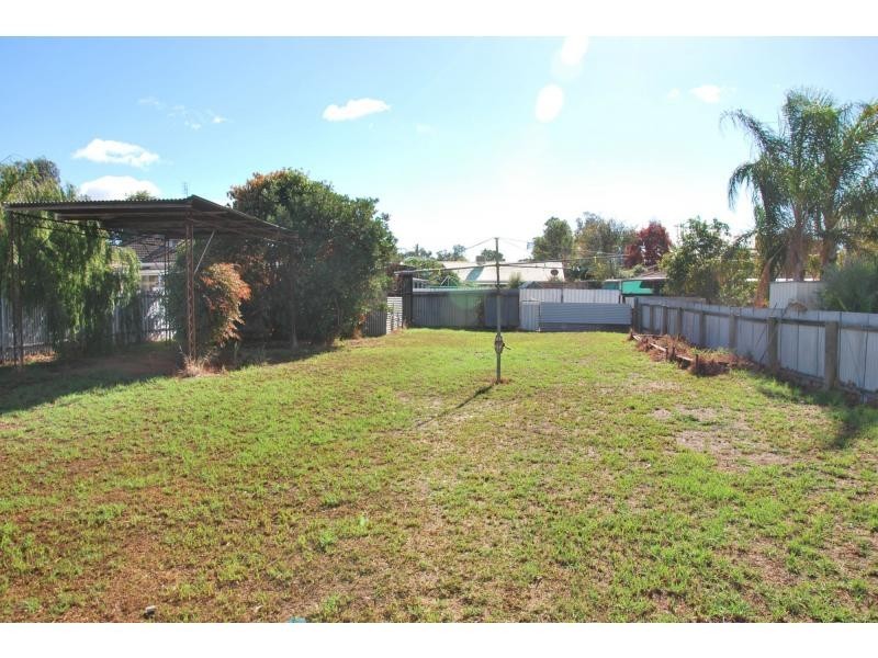 35 Anzac Avenue, Tocumwal NSW 2714