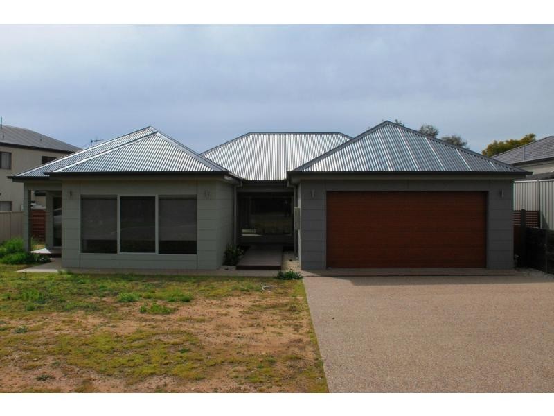 44 Lawson Drive, Barooga VIC 3644