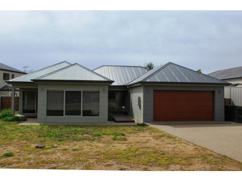 44 Lawson Drive, Barooga VIC 3644