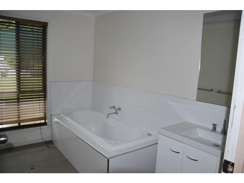 74 Hennessey Street, Tocumwal NSW 2714