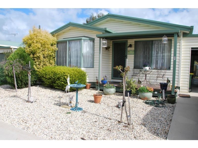 21 Lakeside Drive, Oasis Village, Cobram VIC 3644