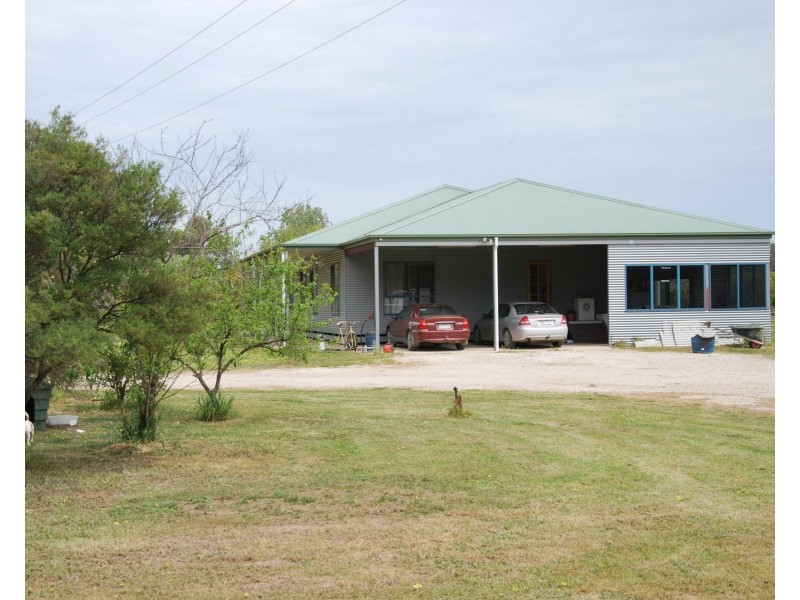 111 Murray Road, Koonoomoo VIC 3644