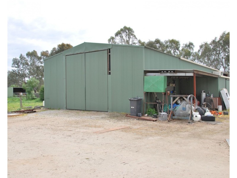 111 Murray Road, Koonoomoo VIC 3644