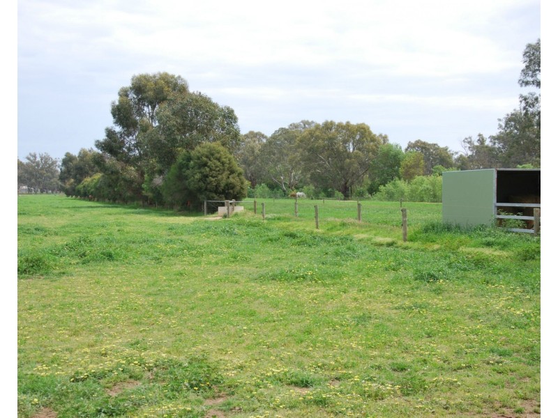 111 Murray Road, Koonoomoo VIC 3644