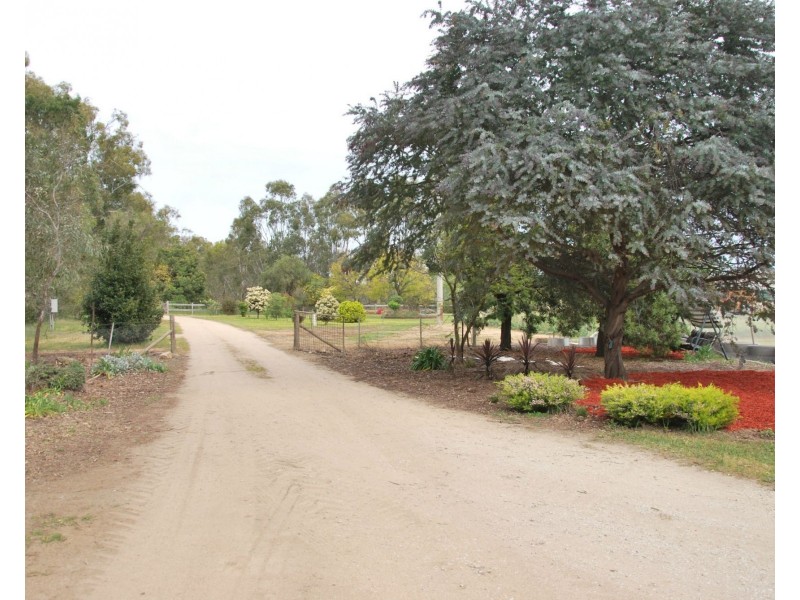 111 Murray Road, Koonoomoo VIC 3644
