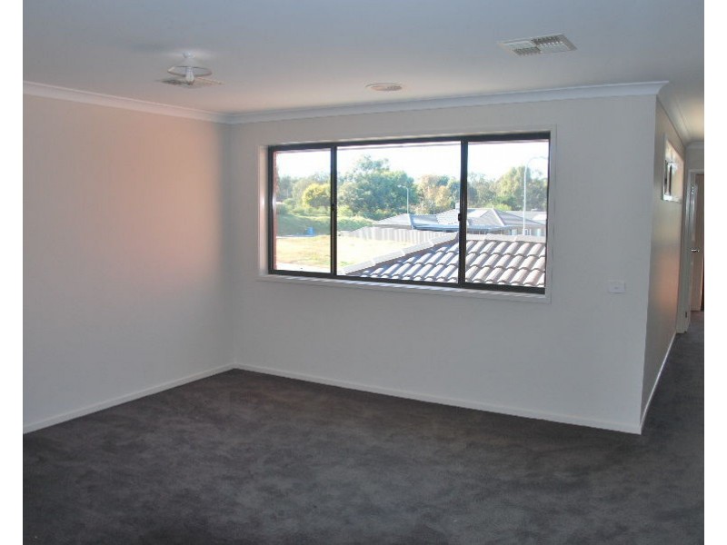 8 Mavis Steward Drive, Barooga VIC 3644