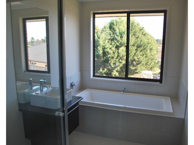 8 Mavis Steward Drive, Barooga VIC 3644