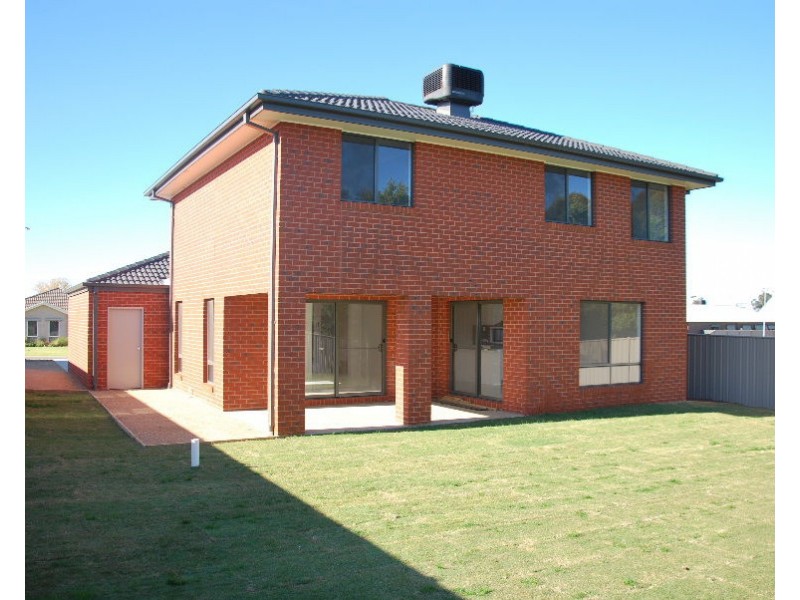 8 Mavis Steward Drive, Barooga VIC 3644