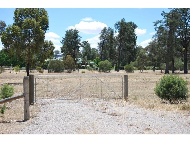 32 Racecourse Road, Berrigan NSW 2712
