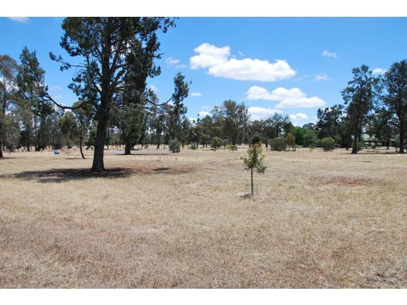 32 Racecourse Road, Berrigan NSW 2712