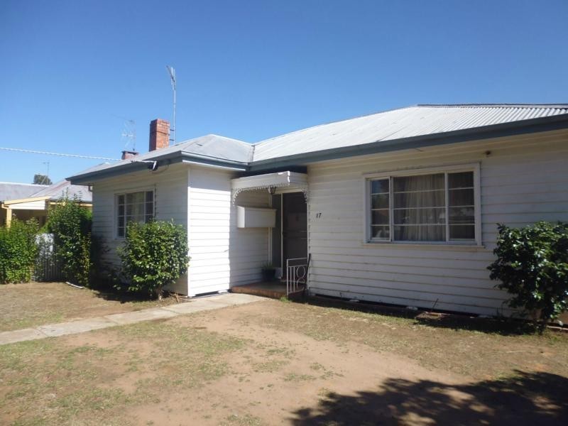 17 Lisfarron Avenue, Cobram VIC 3644